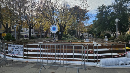 Drsališče na letošnjem Ledenem otoku bo nared do petka do 17. ure. 