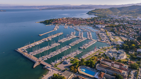 Pogled na Izolo in njeno bližnje zaledje (Kleva films)