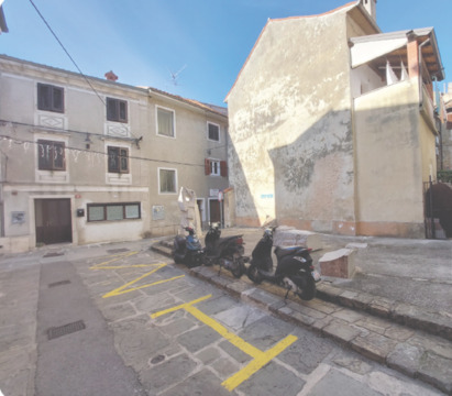 Stičišče med Smrekarjevo ulico in Ulico Alme Vivoda 