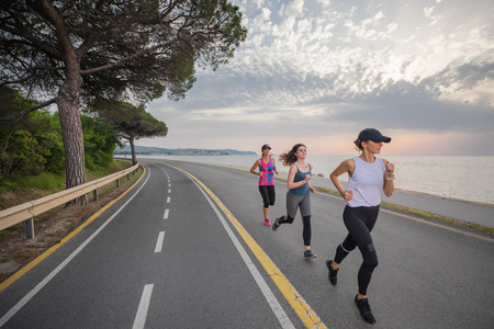 Tekači na območju nekdanje obalne ceste (foto: Jaka Ivančič)