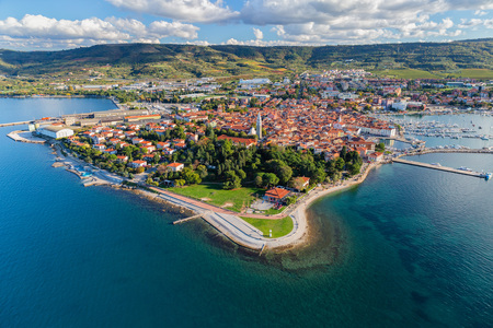 Pogled na Izolo in zaledje (foto Jaka Ivančič)