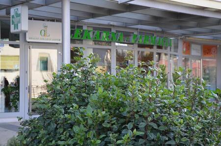 Lekarna Izola deluje pod okriljem Obalnih lekarn Koper. 