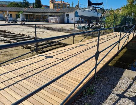 Prenovljen montažni most pri Srednji šoli Izola