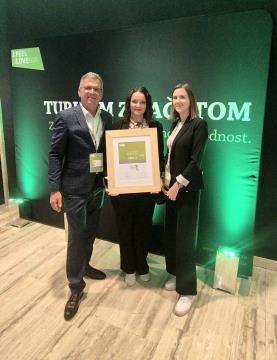 Direktor TZ Izola Dean Kocjančič, Olga Kaliada z Občine Izola in Tjaša Likar s TZ Izola.