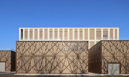 Zgradba InnoRenew v Izoli je zaščitena s premazom, ki temelji na podobnem konceptu kot ARCHI-SKIN. Foto: D. Prelovšek.